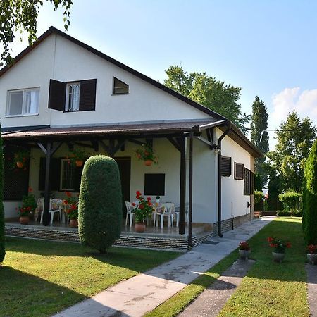 Rozsa Nyaralohaz Villa Balatonboglár Buitenkant foto