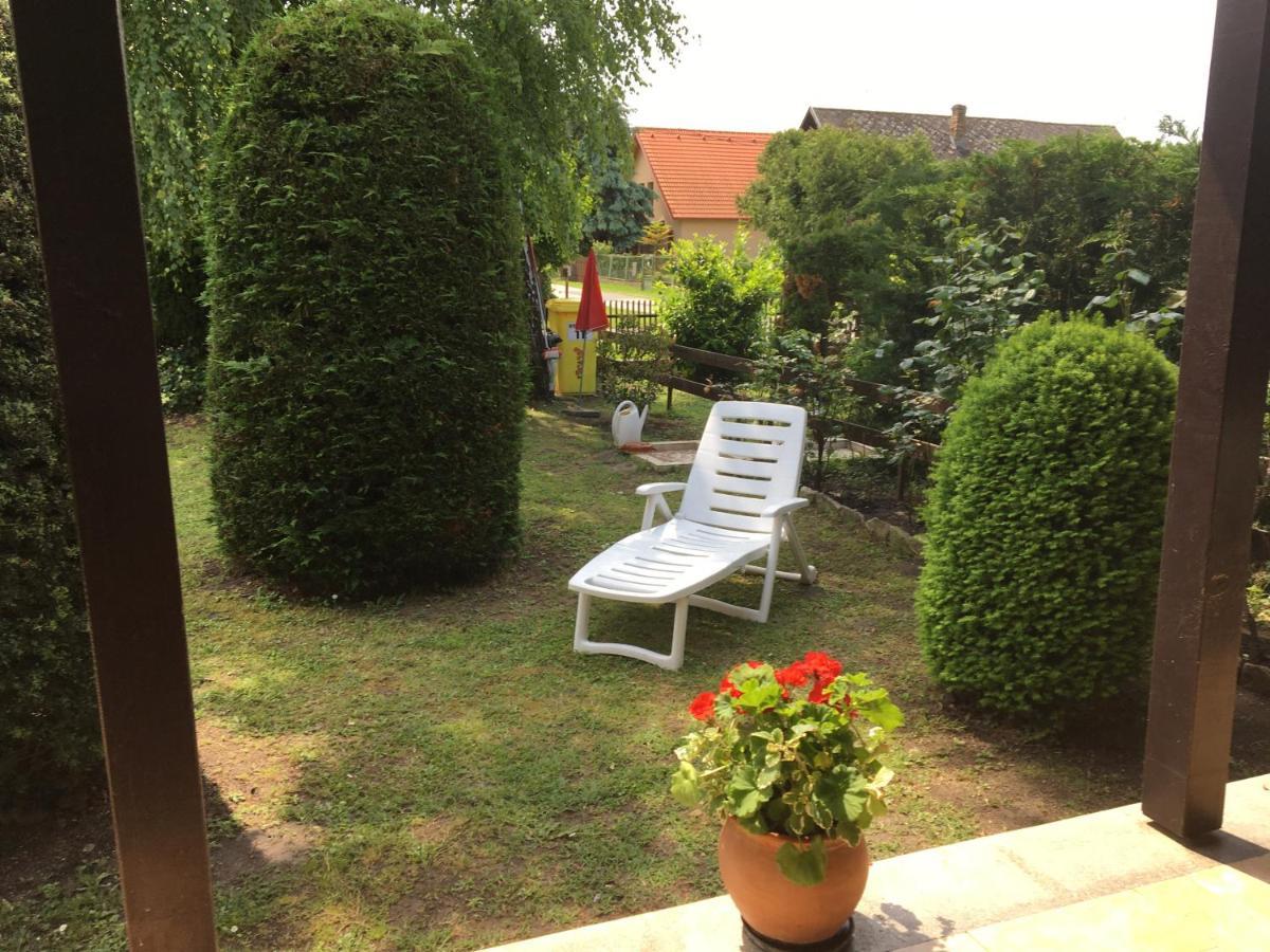 Rozsa Nyaralohaz Villa Balatonboglár Buitenkant foto