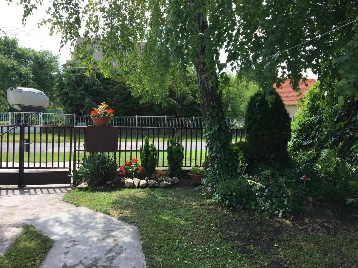 Rozsa Nyaralohaz Villa Balatonboglár Buitenkant foto