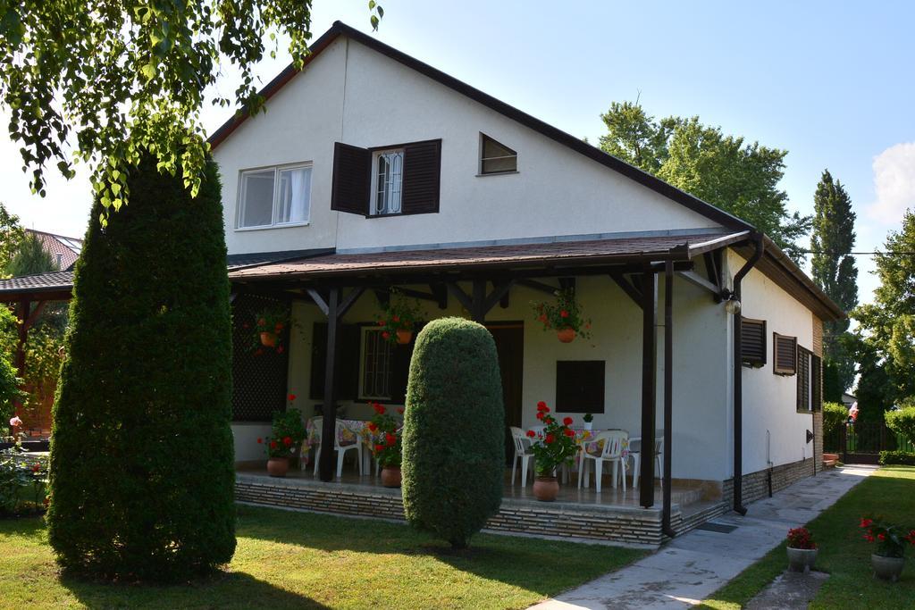 Rozsa Nyaralohaz Villa Balatonboglár Buitenkant foto