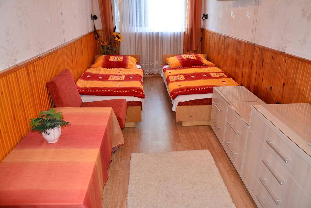Rozsa Nyaralohaz Villa Balatonboglár Buitenkant foto