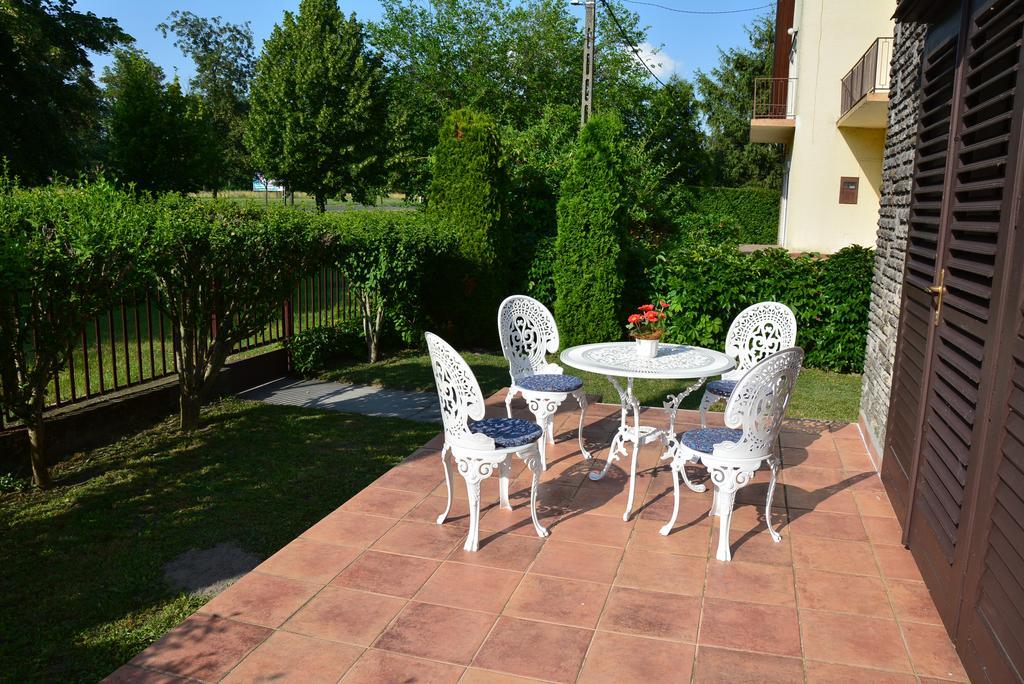 Rozsa Nyaralohaz Villa Balatonboglár Buitenkant foto
