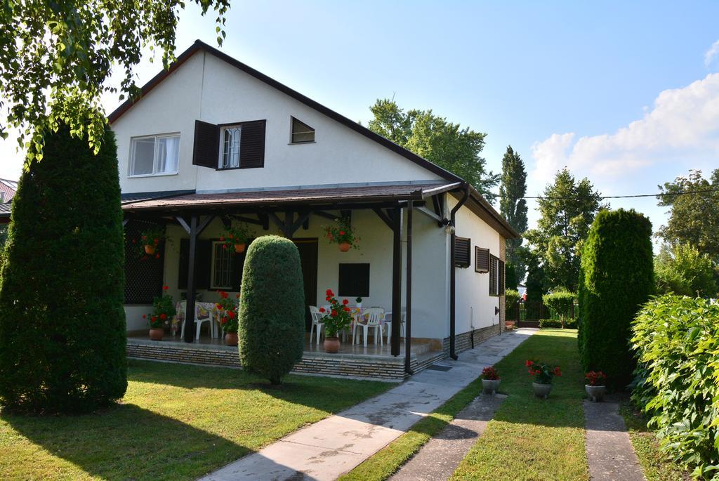Rozsa Nyaralohaz Villa Balatonboglár Buitenkant foto