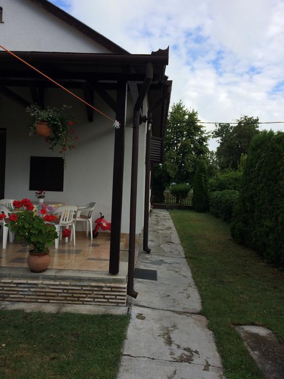 Rozsa Nyaralohaz Villa Balatonboglár Buitenkant foto