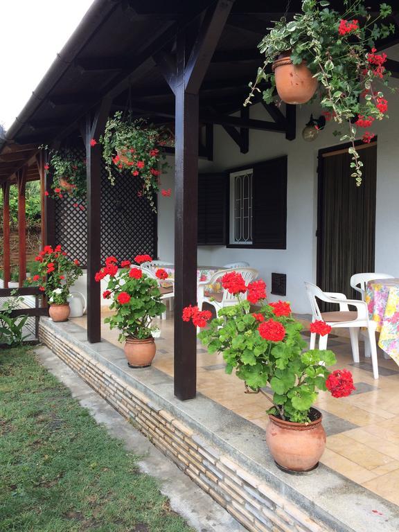 Rozsa Nyaralohaz Villa Balatonboglár Buitenkant foto